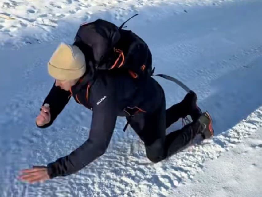Ako správne padnúť na klzkom chodníku: Rady fyzioterapeuta