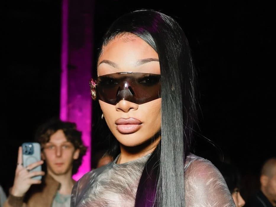 Megan Thee Stallion šokovala v priesvitných šatách na Milan Fashion Week