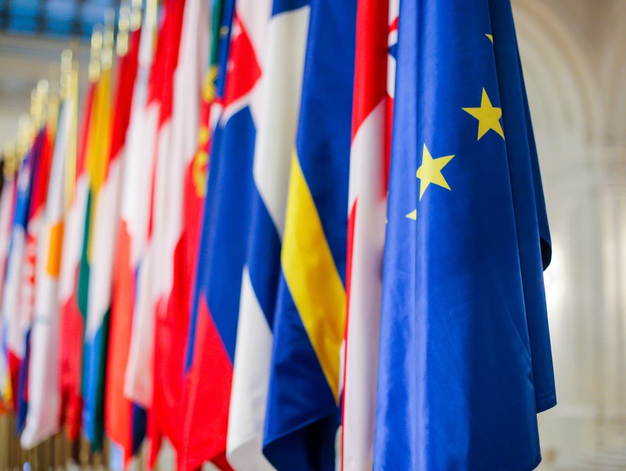 Brusel plánuje nové dane: Zasiahnu aj Slovensko