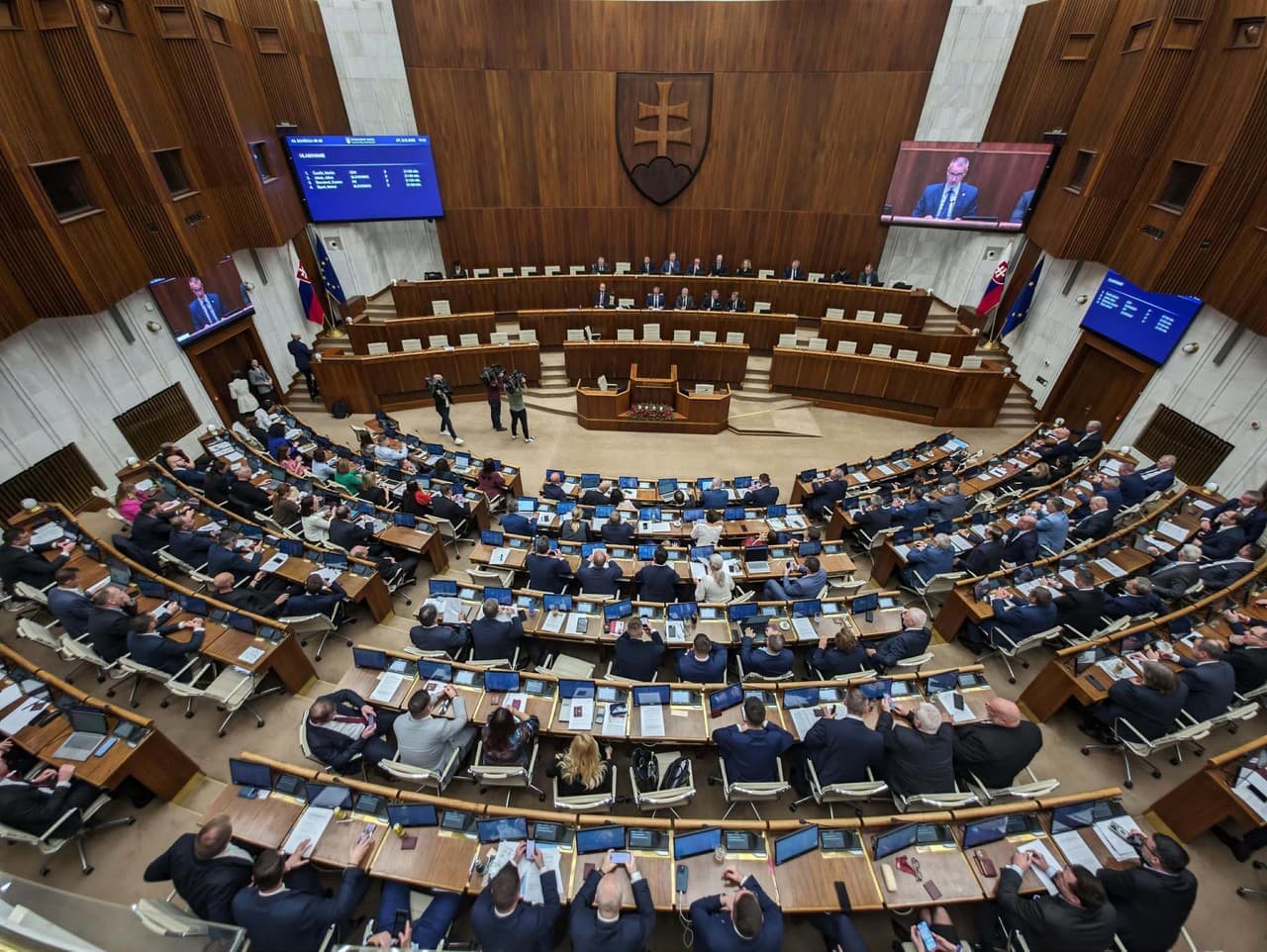 Poslanci NR SR začali šiesty deň schôdze s novelou zákona o obecnom zriadení