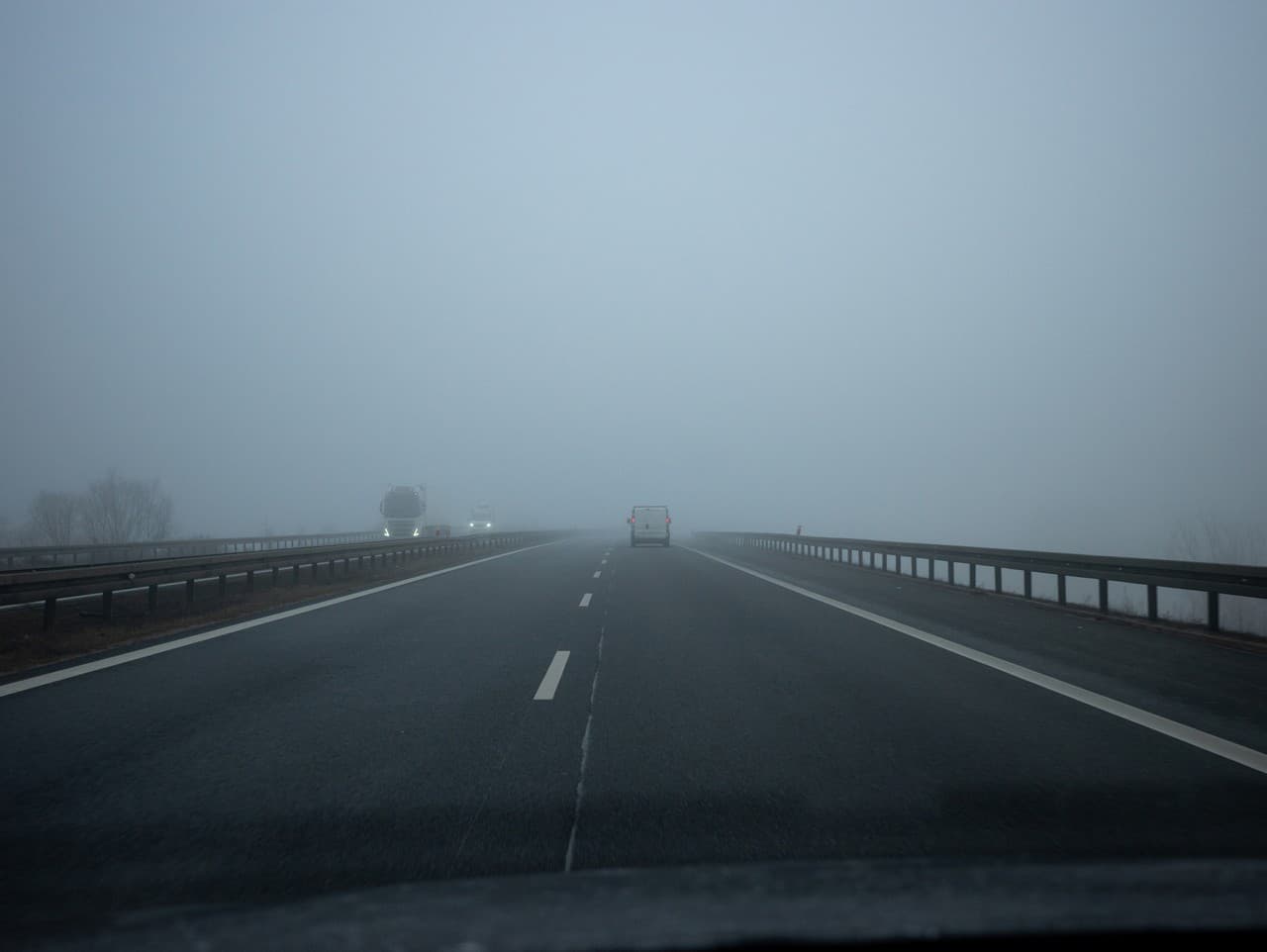 Varovanie pre vodičov: Hmla a poľadovica na Slovensku