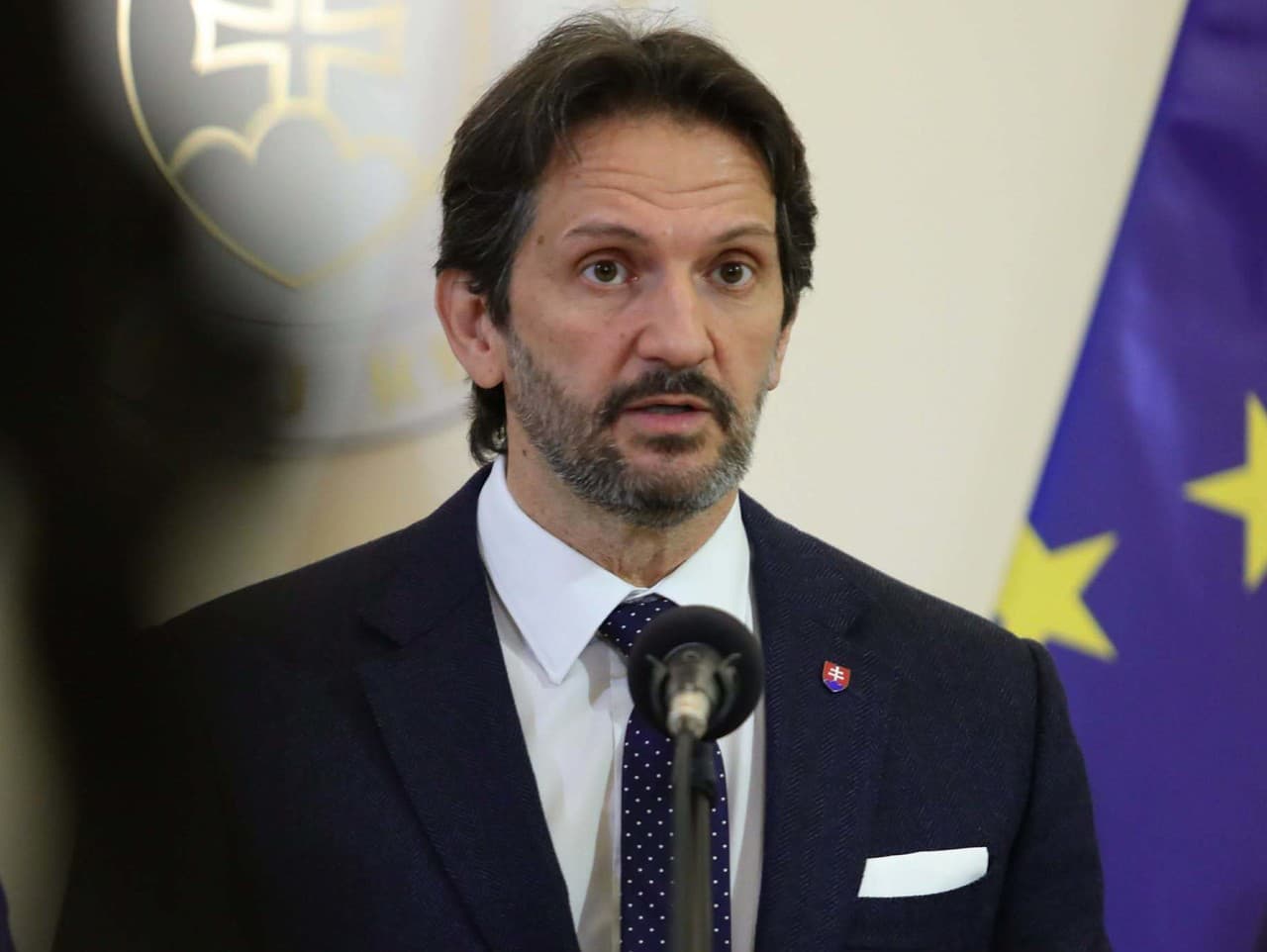 Spor o stíhačky MiG-29: Kaliňák obviňuje prokurátora zo zavádzania