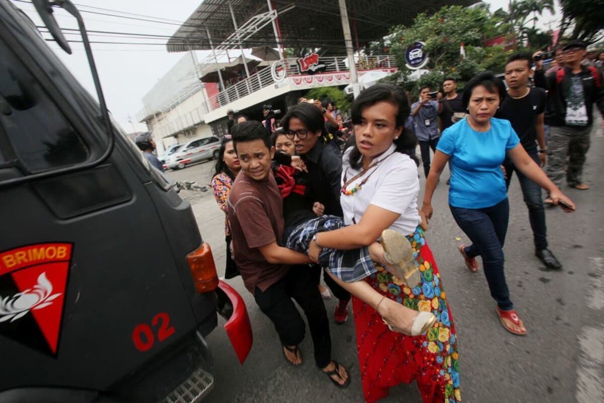Výbuch v mešite v Jakarte: 54 zranených počas modlitieb