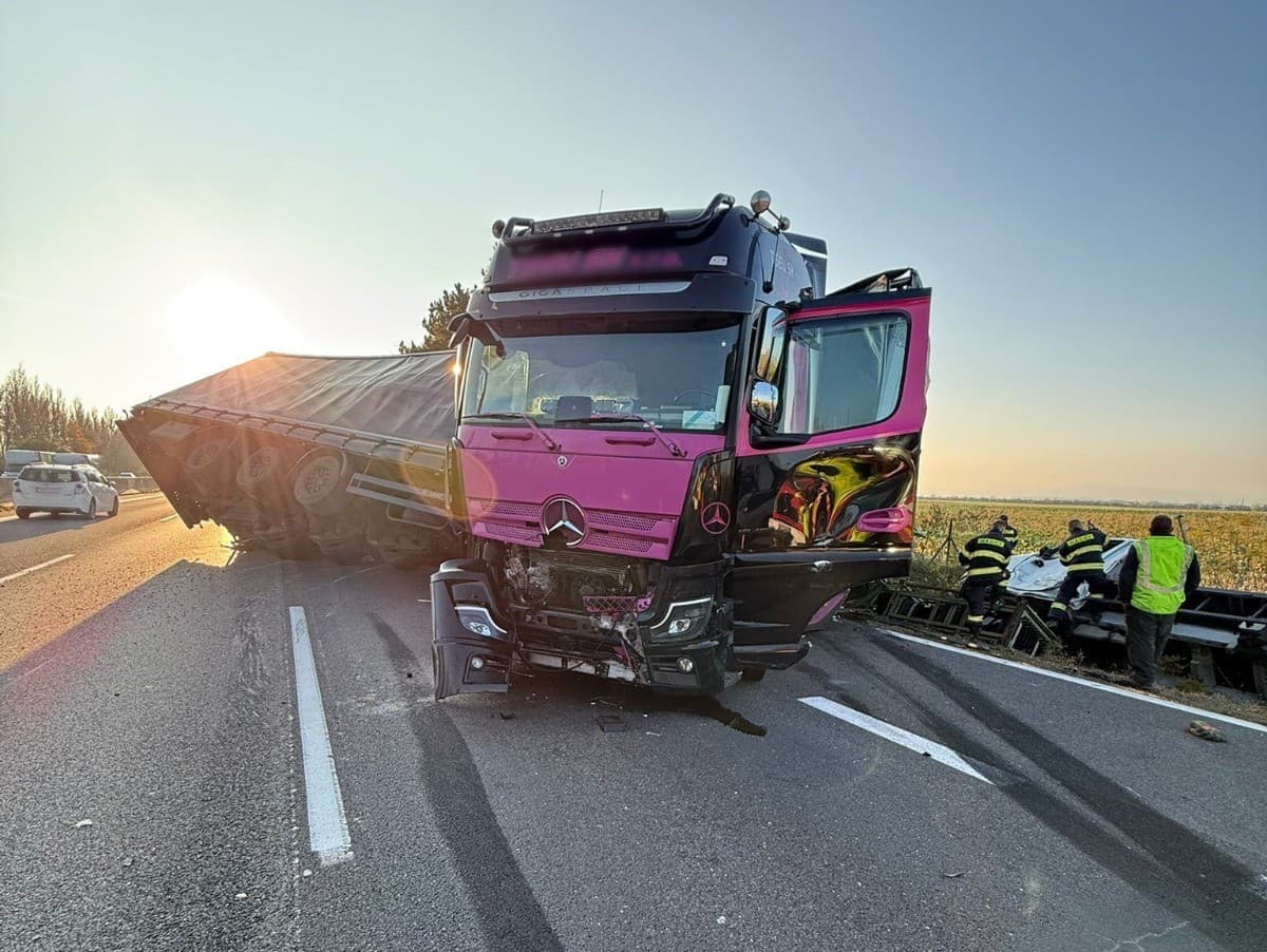 Nehoda na diaľnici D1 blokuje jazdné pruhy smerom na Bratislavu