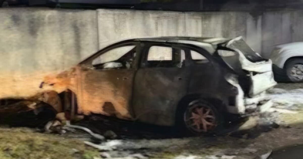 V Bratislave zhoreli dve autá, polícia nevylúčila cudzie zavinenie