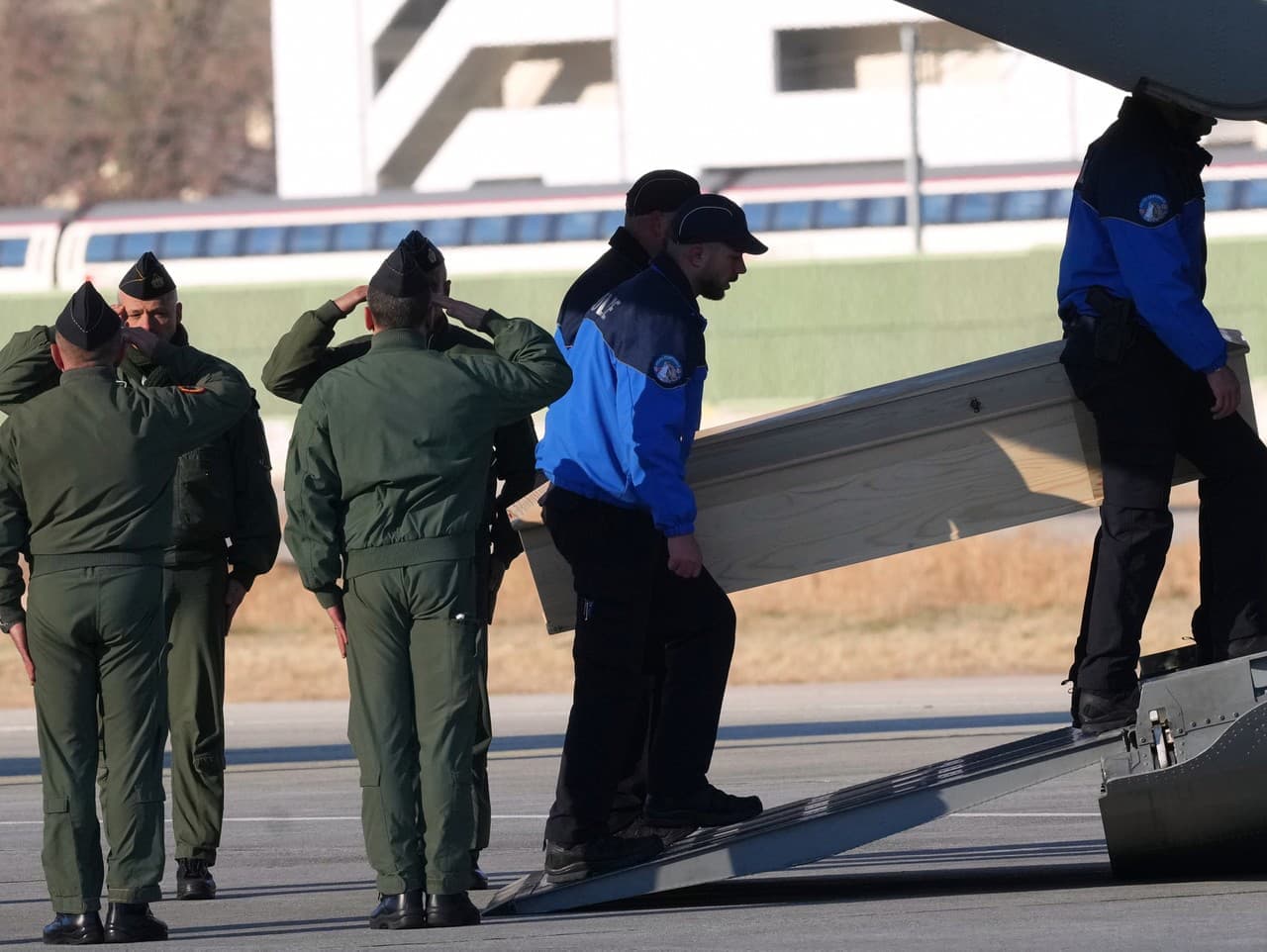 Tragédia vo Švajčiarsku: Pohreby štyroch tínedžerov v Taliansku