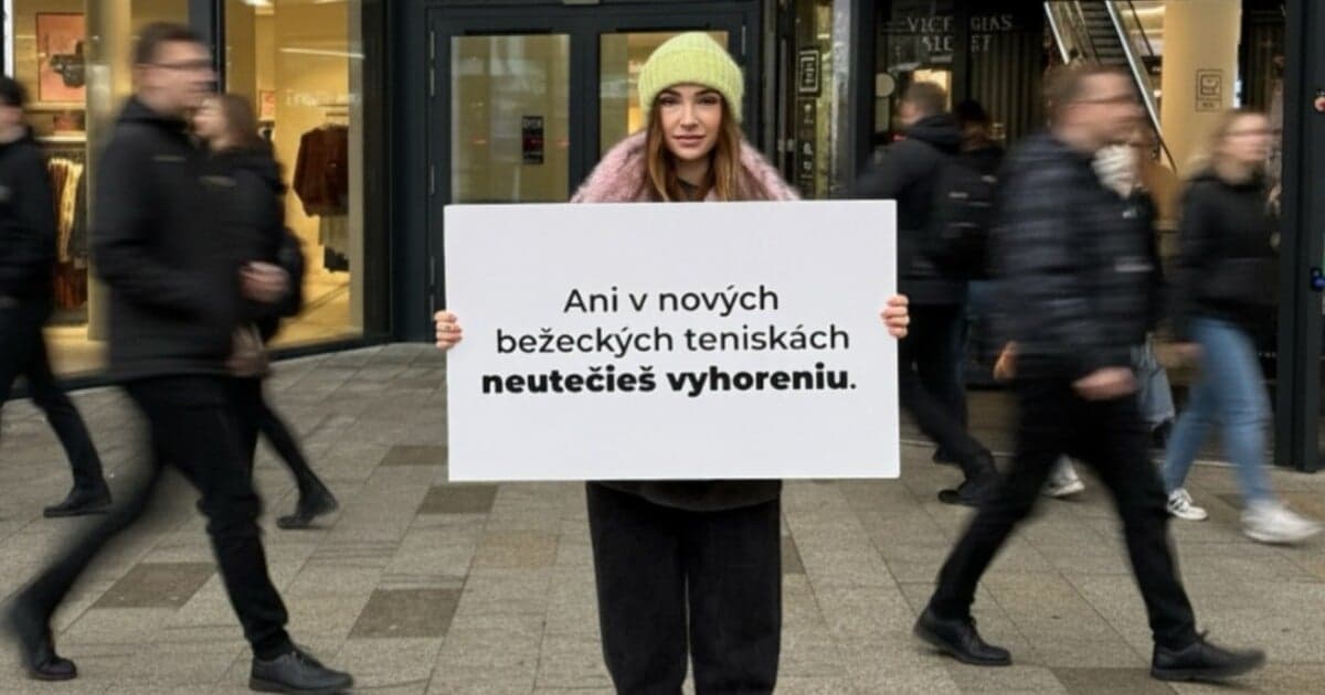 Proti konzumným Vianociam: Transparenty v Bratislave vyzývajú na zmenu