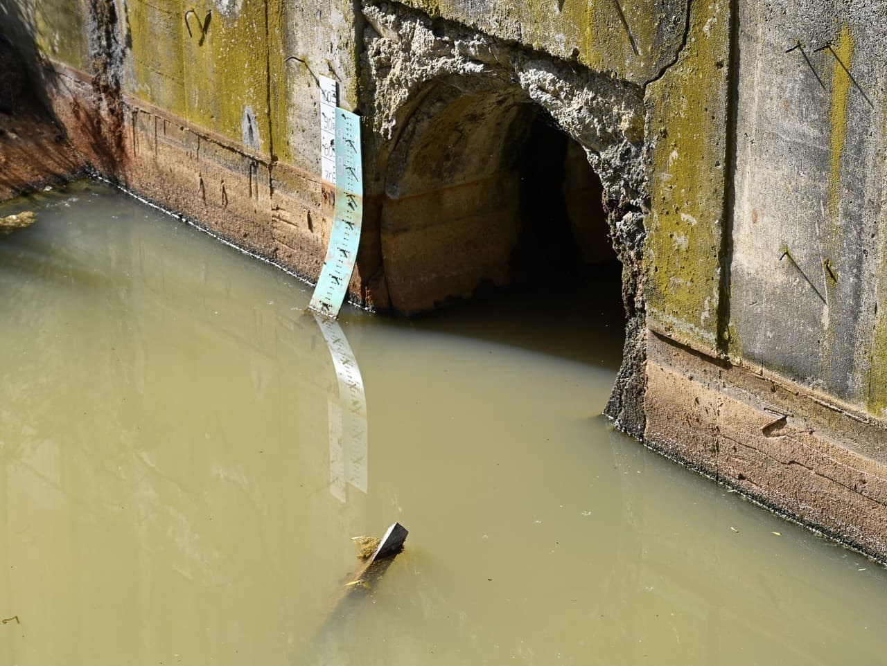 Ekologická hrozba na východe: Čierny lúh uniká z odkaliska Bukózy