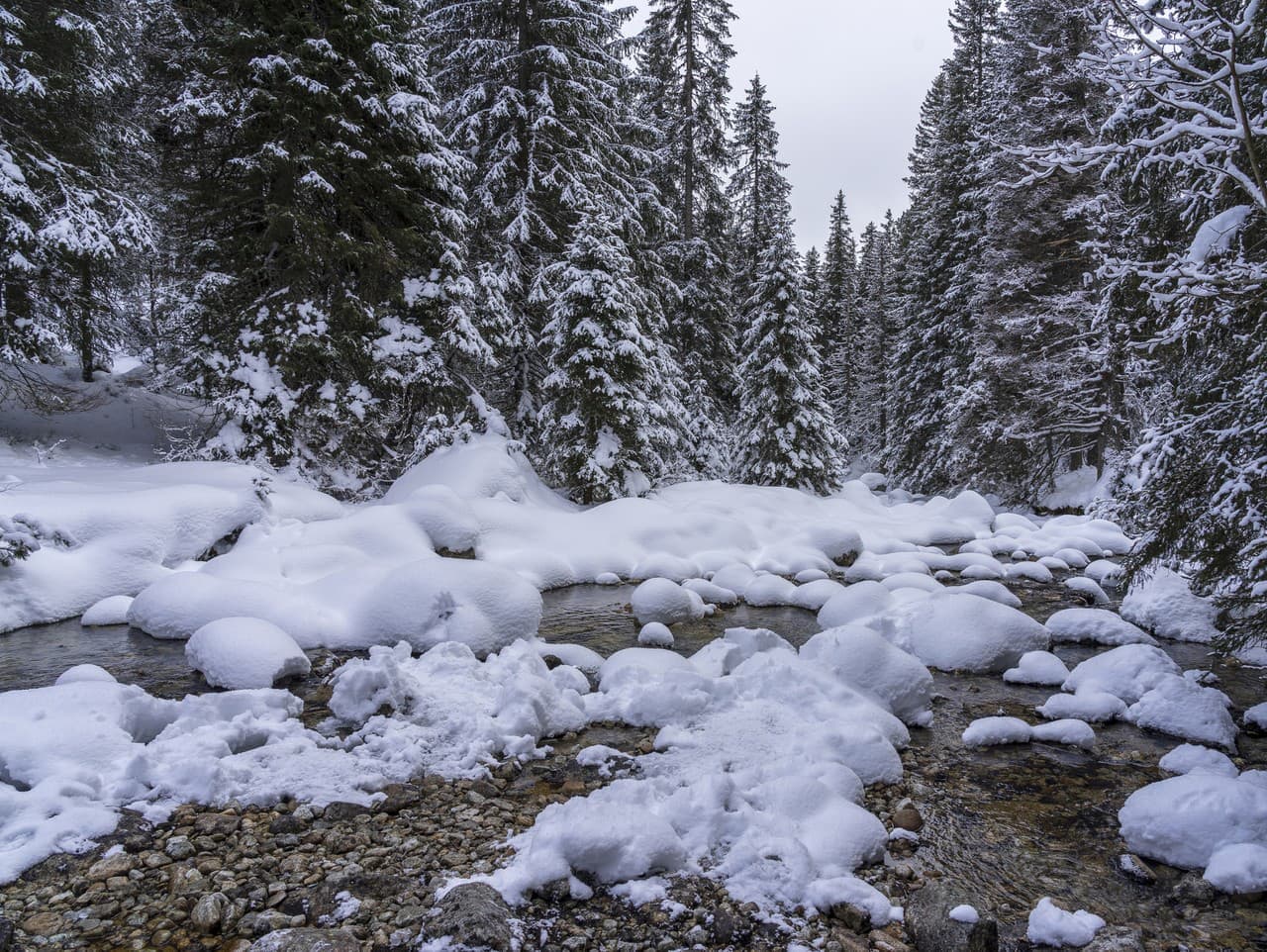 Horskí záchranári varujú: Silné sneženie a snehové záveje na obzore