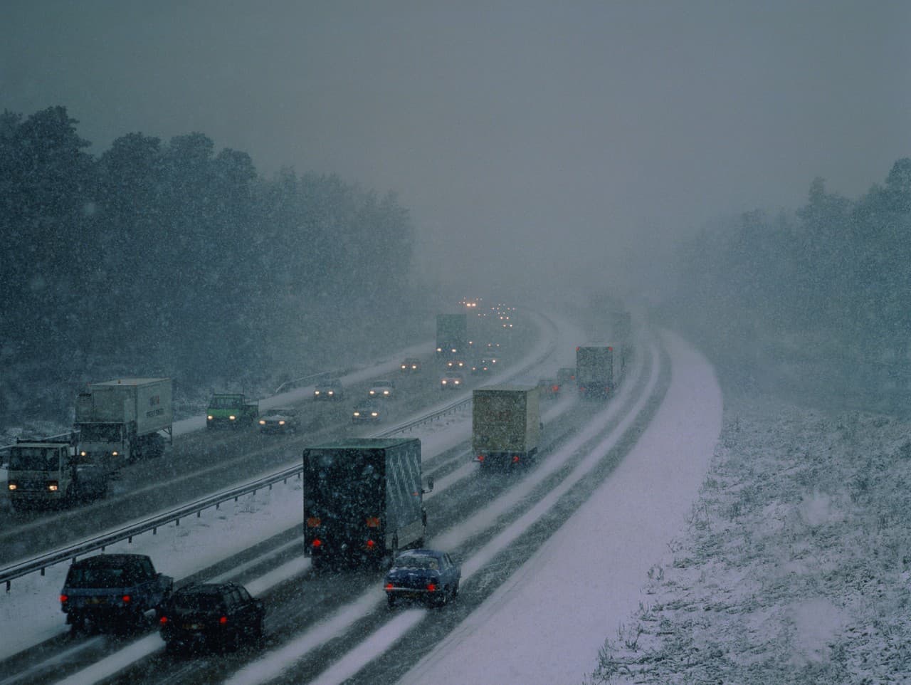 Snehová noc na Slovensku: Očakáva sa 15 cm snehu v nížinách