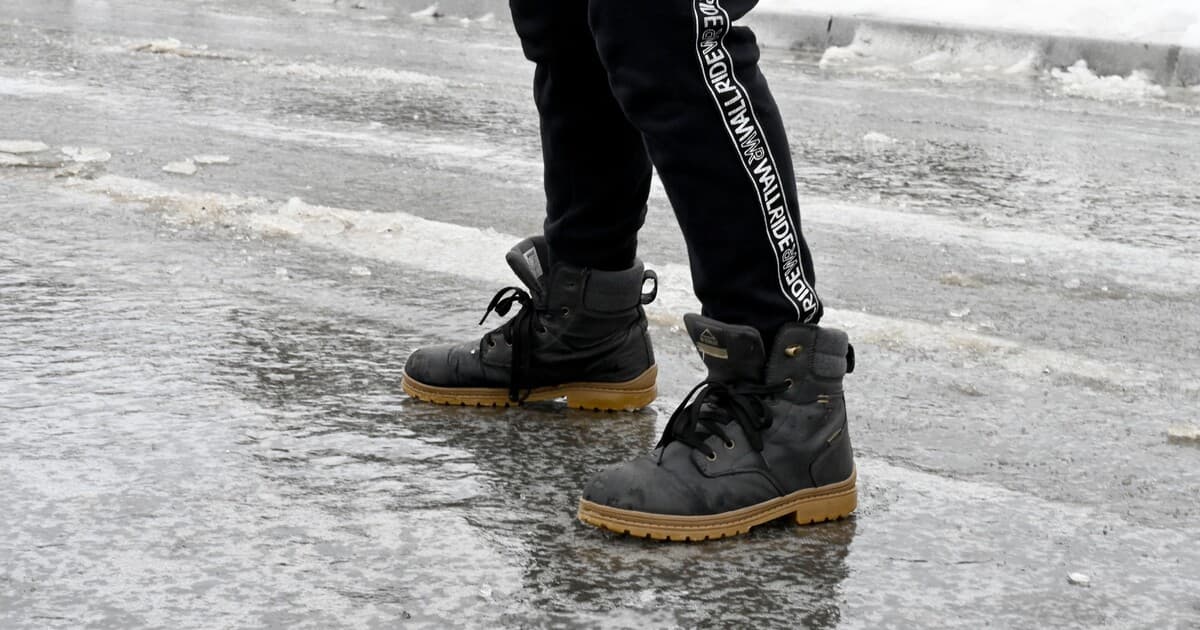 Vodiči, buďte opatrní: Na slovenských cestách je kašovitý sneh