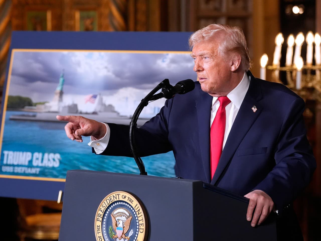 Trump ohlásil výstavbu bojových lodí a zdôraznil potrebu Grónska