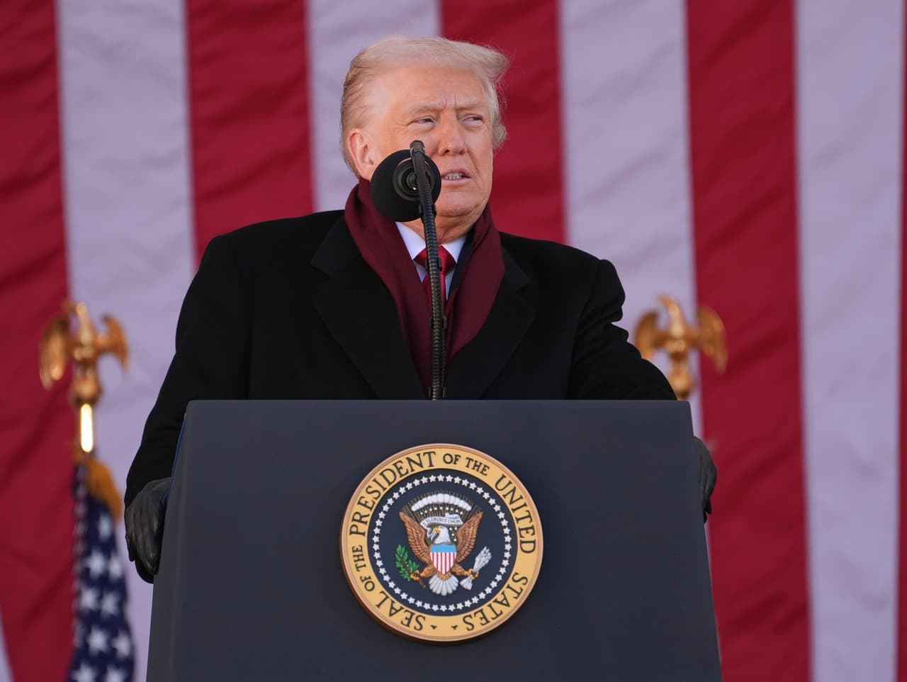 Trump hrozí BBC miliardovou žalobou za úpravu prejavu