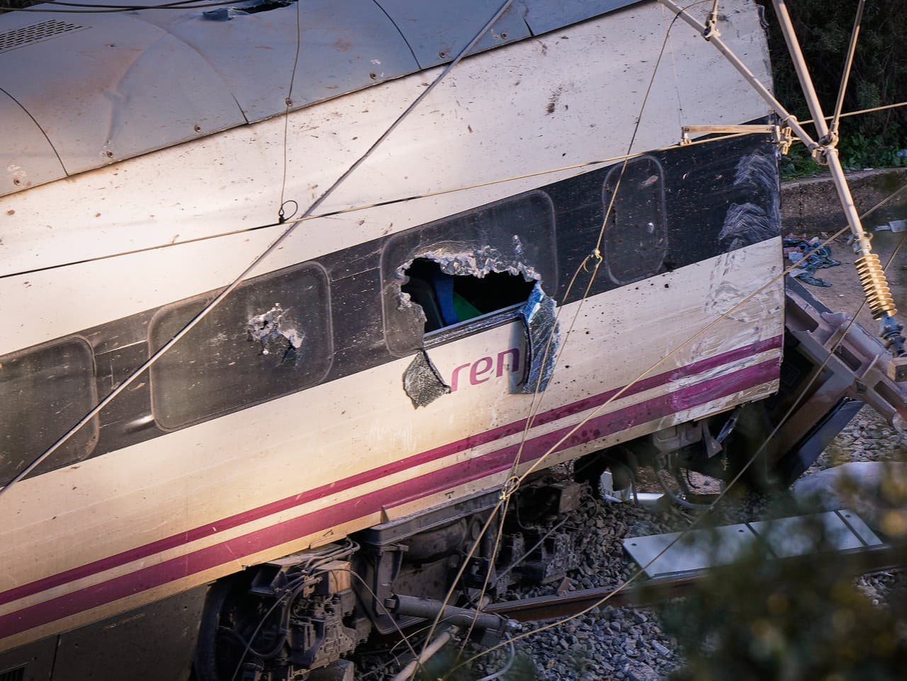 Tragédia v Španielsku: Počet obetí zrážky vlakov stúpol na 41