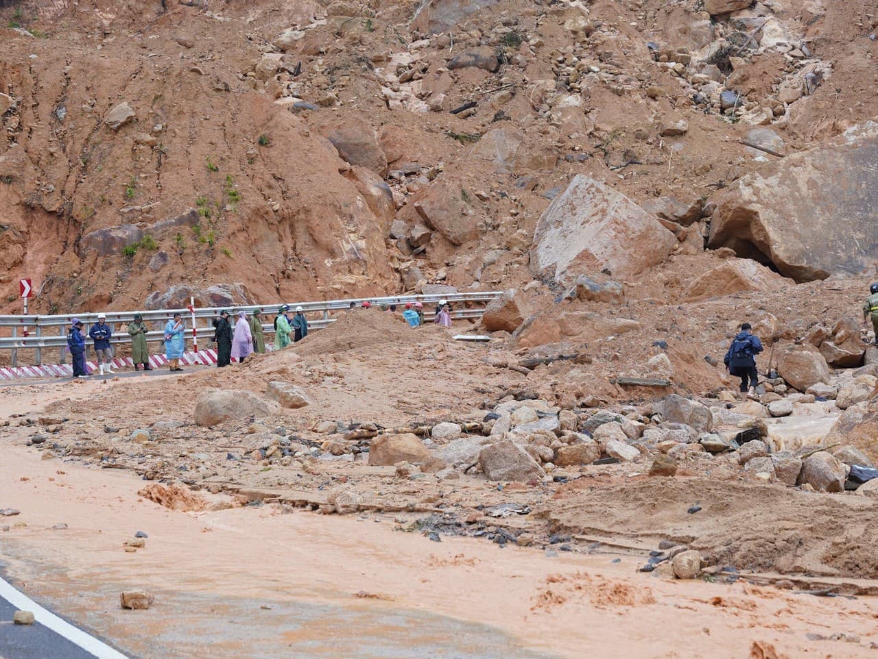 Tragédia vo Vietname: Povodne a zosuvy si vyžiadali 15 obetí