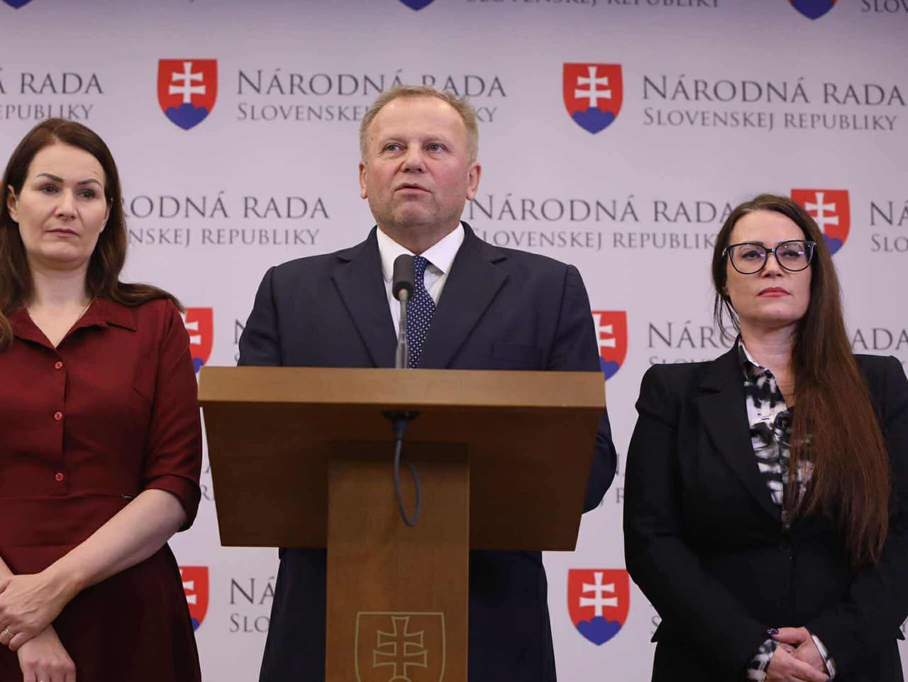 Opoziční poslanci žiadajú prepracovanie novely sociálnej ekonomiky