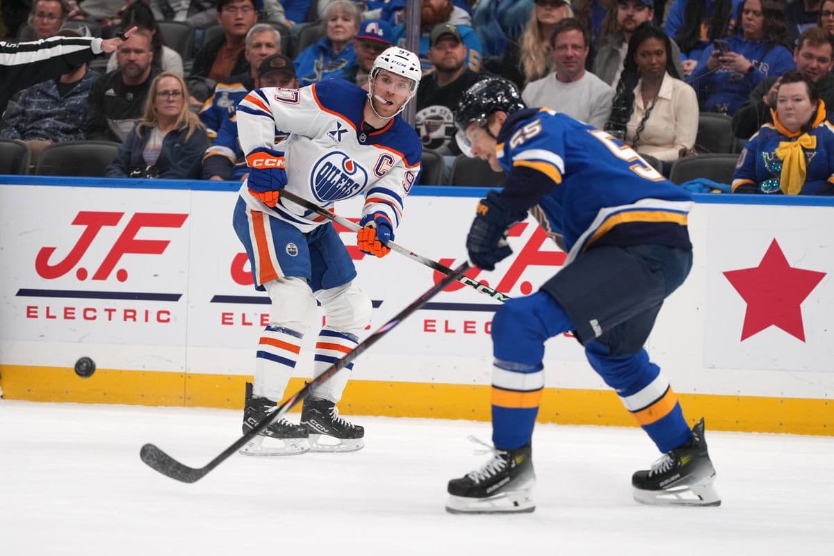 Connor McDavid dosiahol 1100 bodov v NHL, len traja boli rýchlejší
