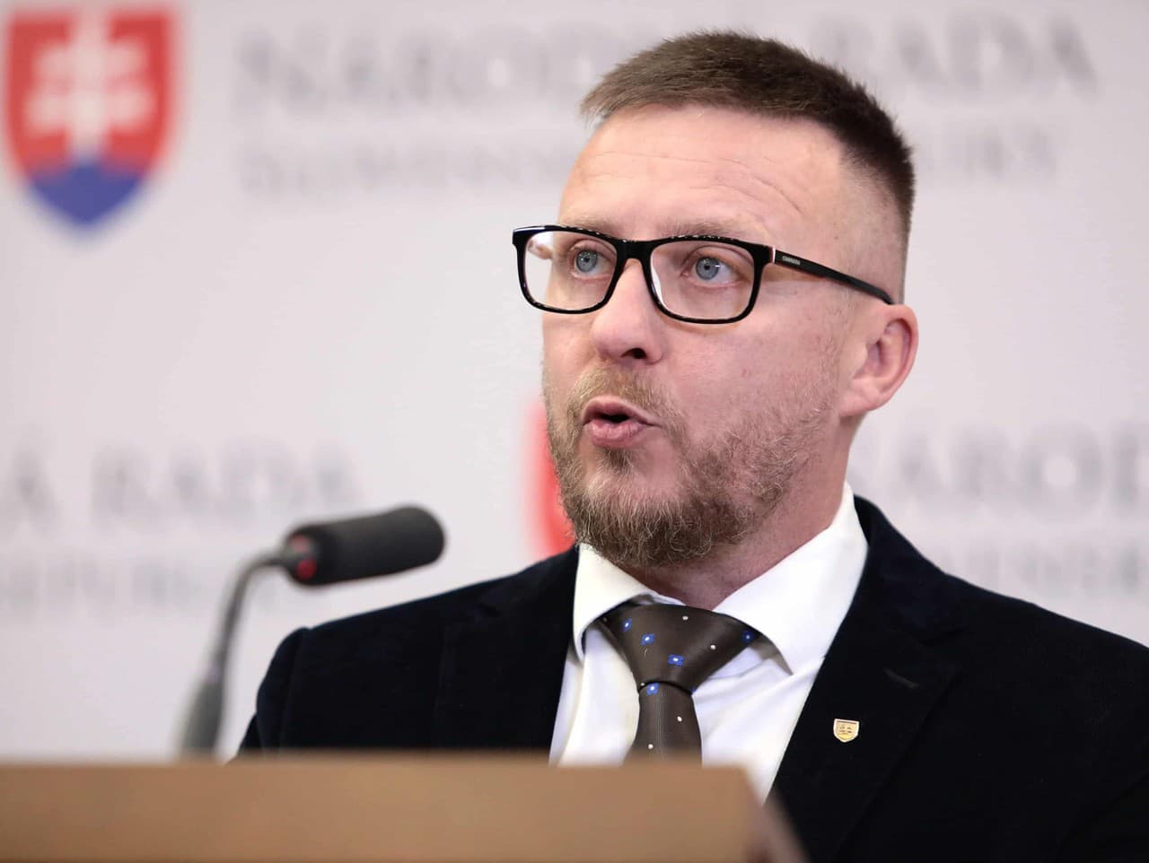 Lekári nahlas žiadajú odvolanie Kotlára z funkcie