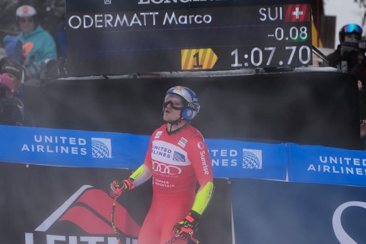 Brennsteiner vedie po 1. kole obrovského slalomu, Odermatt vypadol