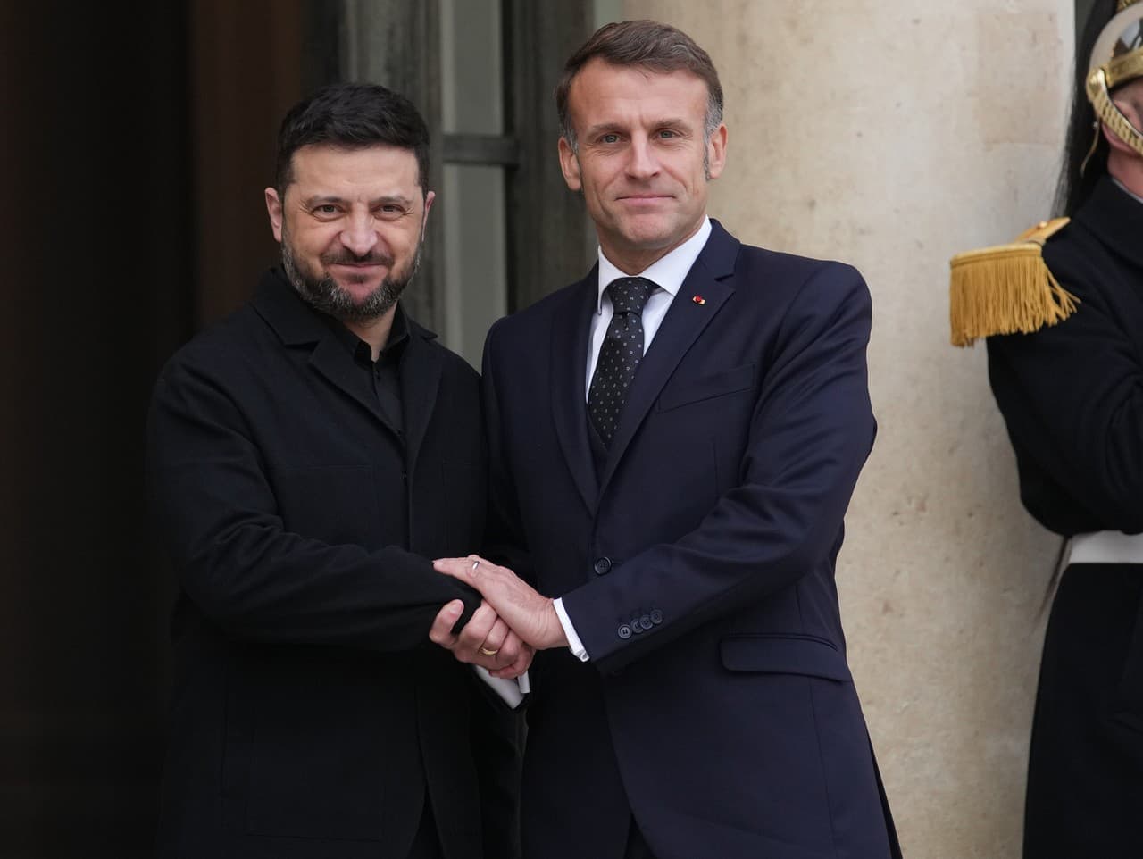 Zelenskyj rokoval s Macronom o tlaku na Rusko a podpore Ukrajiny