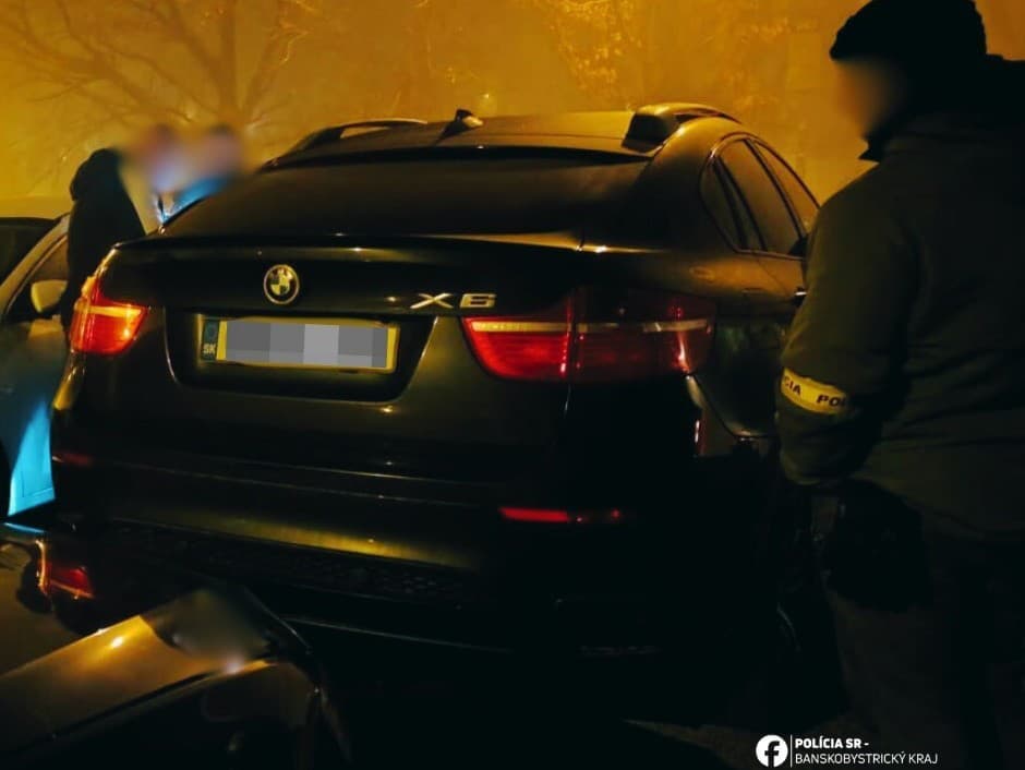 Zvolenskí podvodníci oklamali desiatky ľudí pri predaji áut