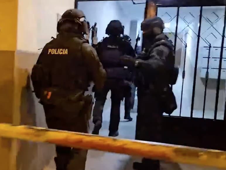 Polícia rozbila neonacistickú bunku v Španielsku, zadržali troch mužov