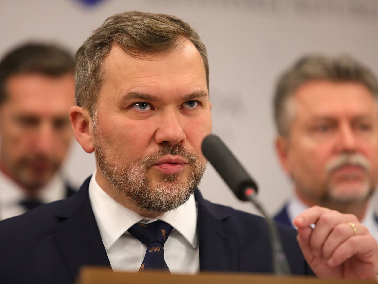 Karas kritizuje justíciu: Osobné záujmy pred reálnymi problémami