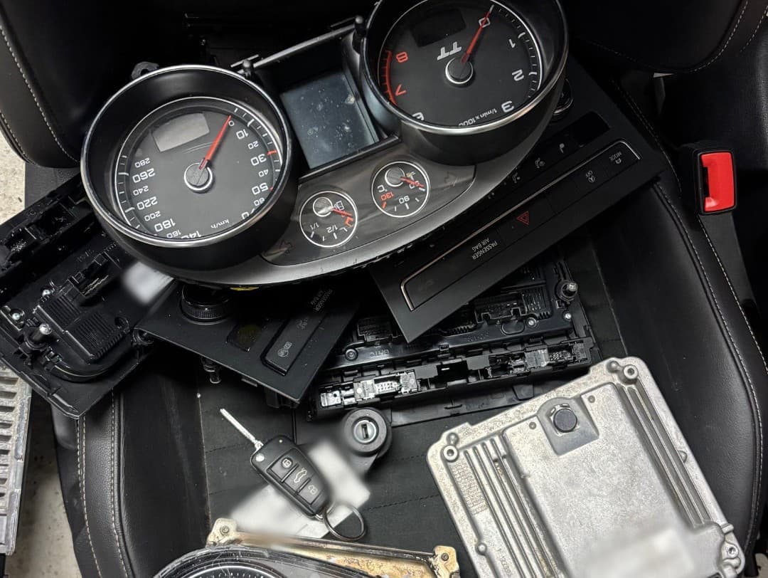 Polícia zadržala bratislavského autičkára, zaistila osem áut