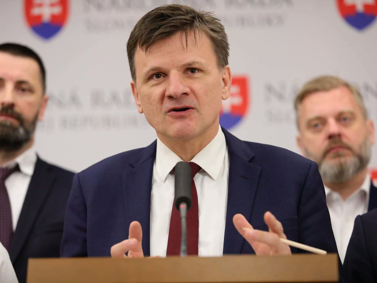 SaS žiada prieskum v Lesoch SR, kritizuje nové vedenie