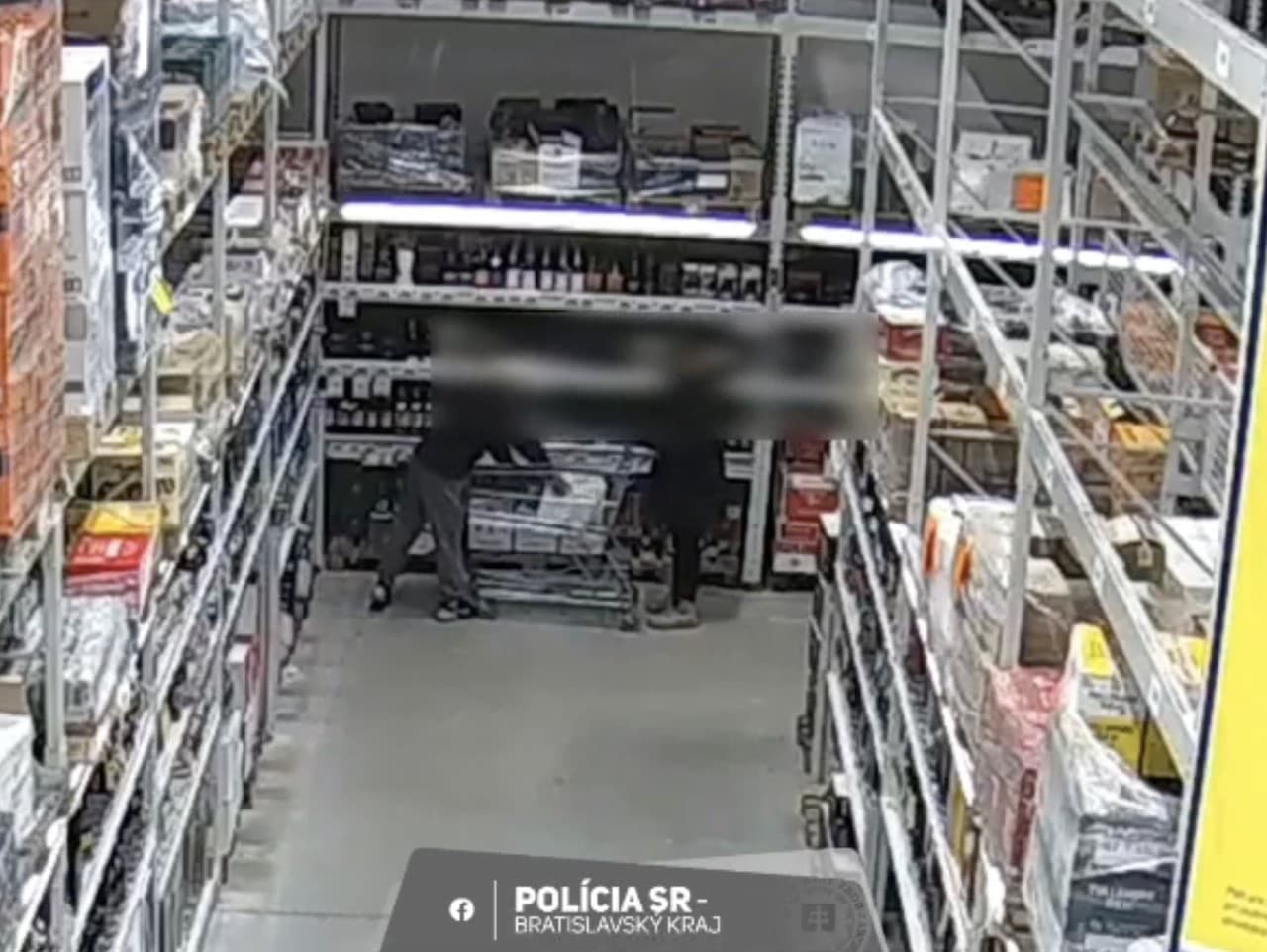 Traja zlodeji alkoholu zadržaní v Bratislave pri zatýkaní kládli odpor