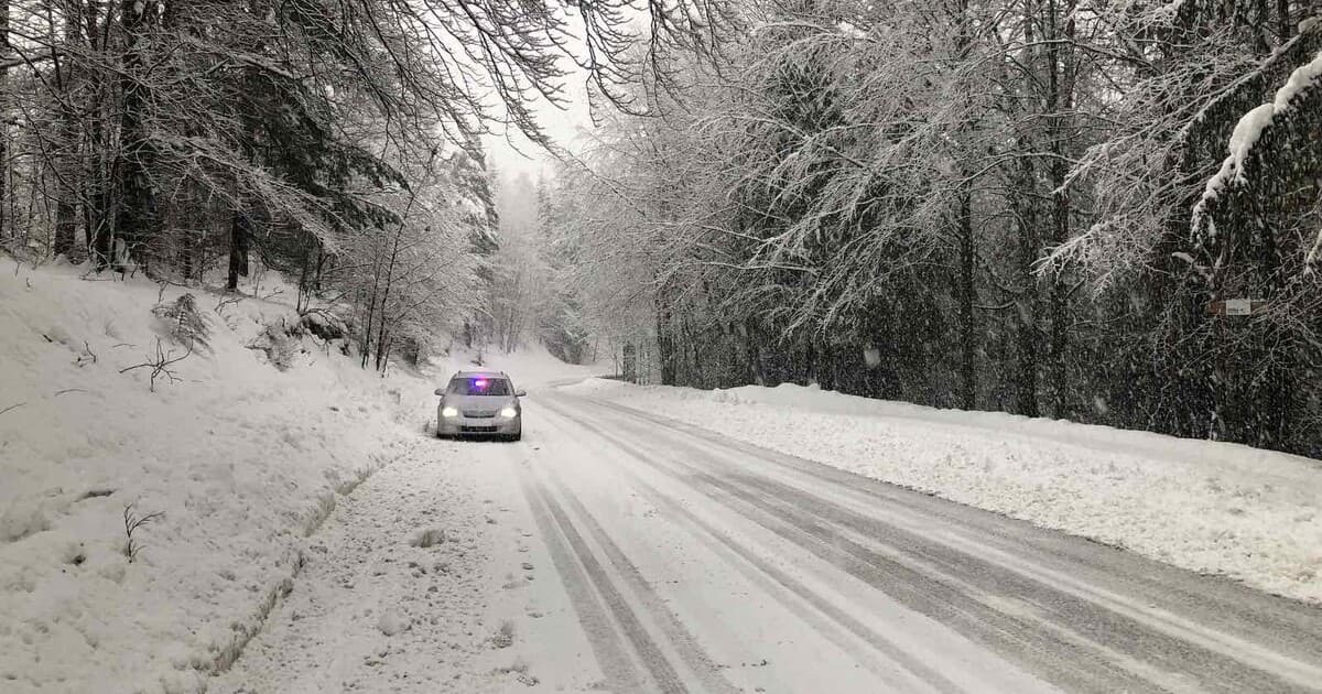Na Slovensku sa tvorí poľadovica, vodiči by mali byť opatrní
