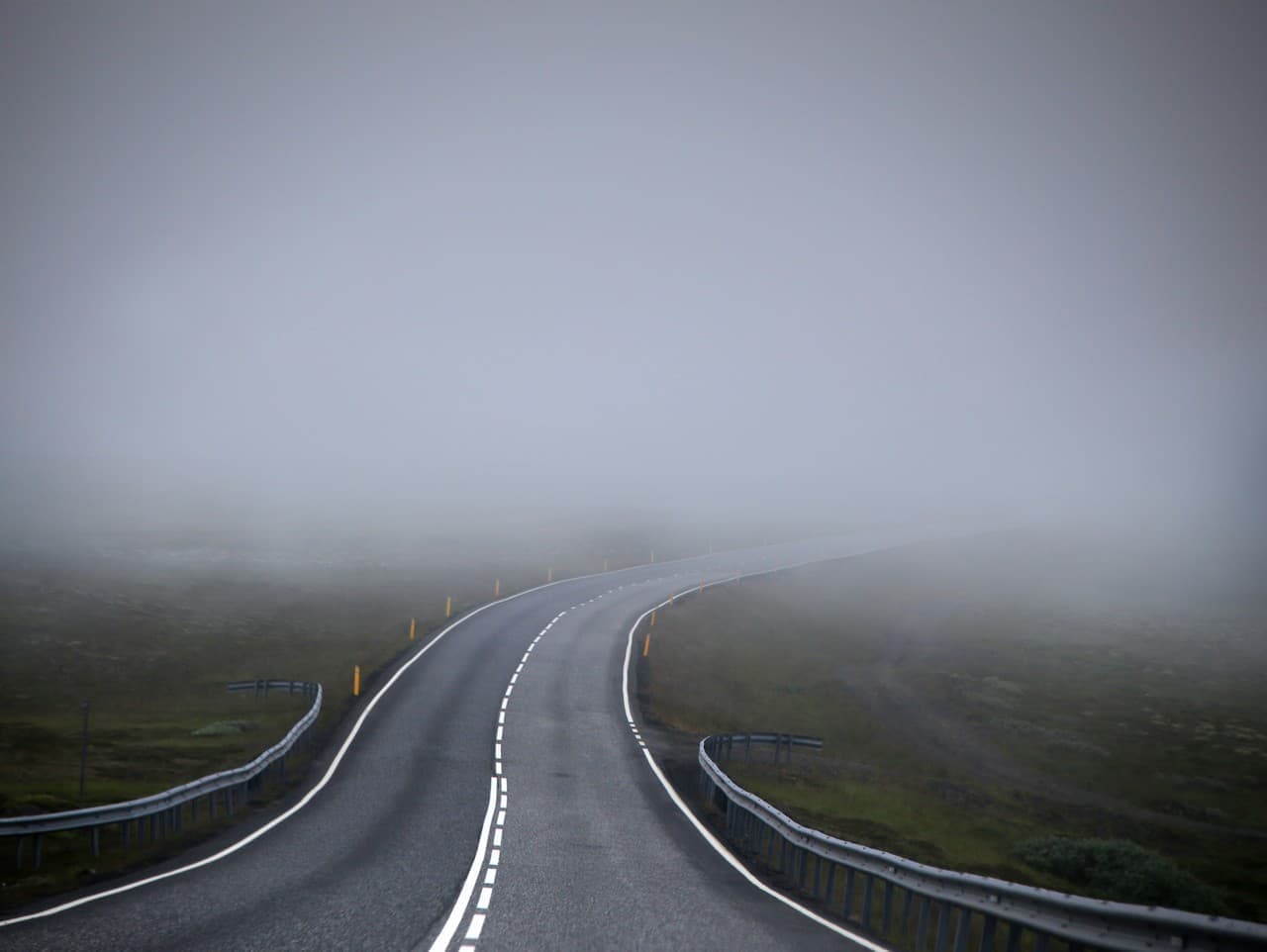 Hustá hmla obmedzí dohľadnosť na slovenských cestách