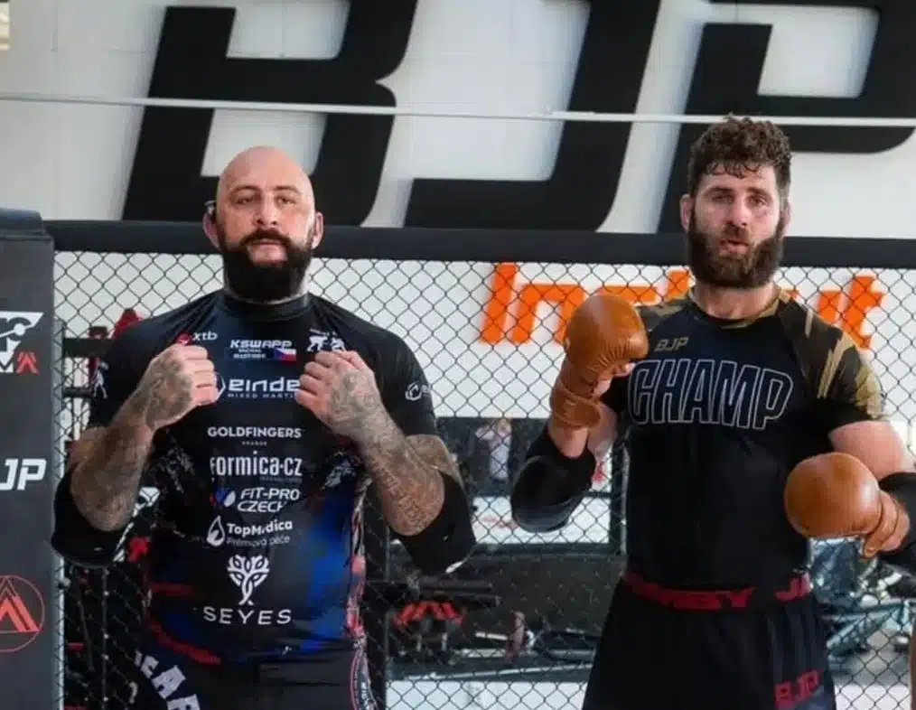 Michal Martínek predĺžil zmluvu s KSW a mieri za titulom