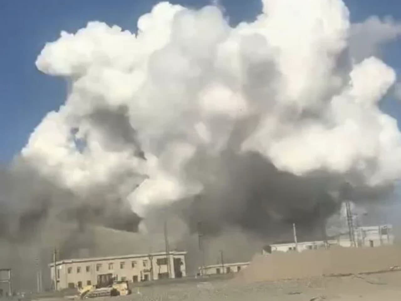 Výbuch v čínskej oceliarni: Dve obete a desiatky zranených