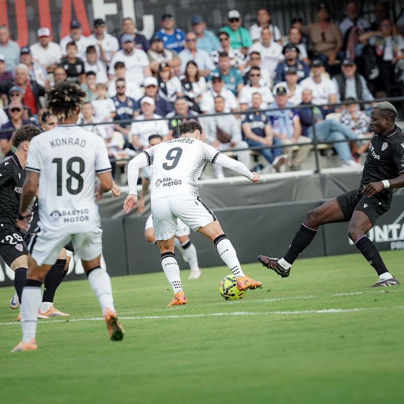 Tragédia v druhej španielskej lige: Zápas prerušený po smrti diváka