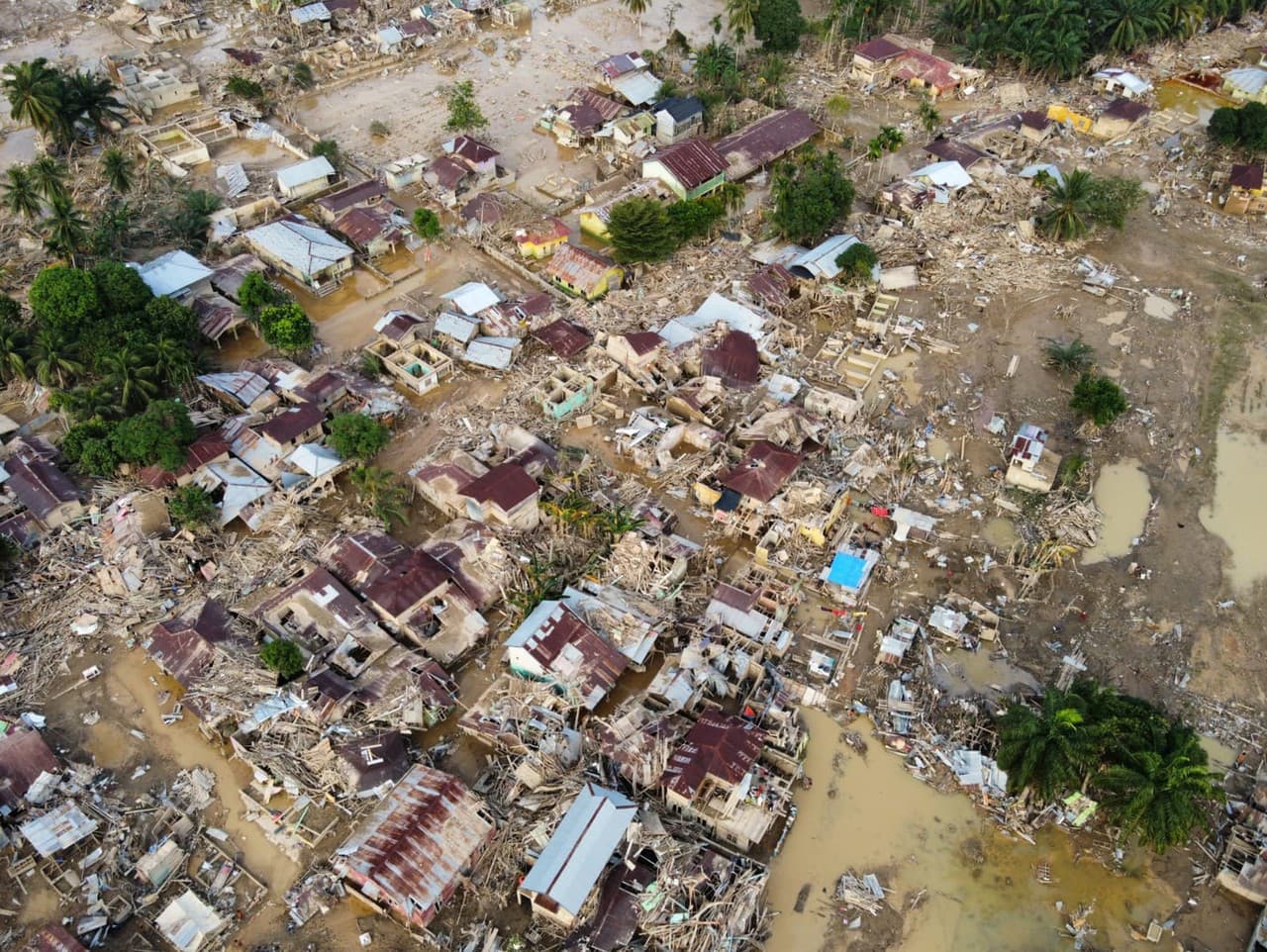 Prírodná katastrofa na Sumatere: Viac než 900 obetí a 410 nezvestných