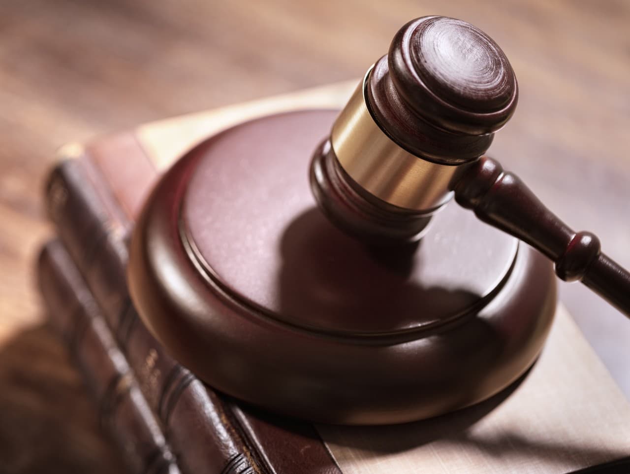 Bratislavský súd vzal obvineného do väzby po náleze dvoch mŕtvych tiel