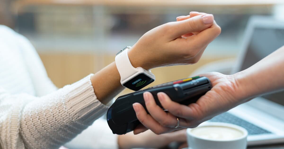 Od marca 2026 sa platby kartou stanú povinnosťou pre obchodníkov