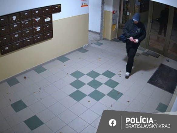 Polícia žiada verejnosť o pomoc pri identifikácii páchateľa krádeže