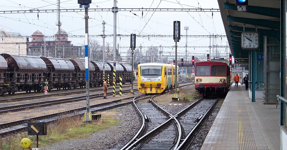 Krádež káblov spôsobila chaos na železnici v Česku