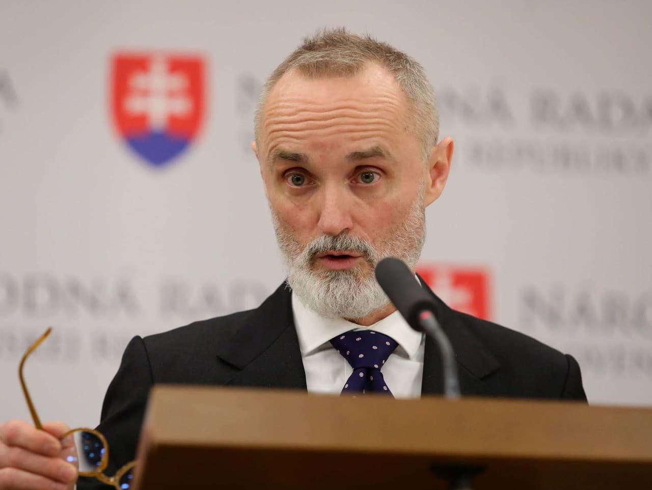 Valášek kritizuje Kaliňáka za predražené nákupy Tatier