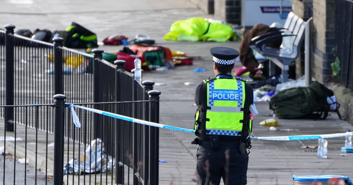Polícia vylúčila terorizmus pri útoku nožom vo vlaku v Anglicku