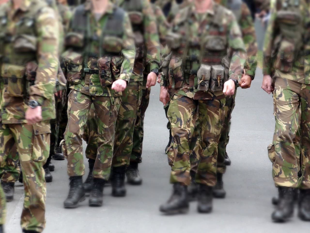 Vojaci v Holandsku strieľali na drony nad leteckou základňou