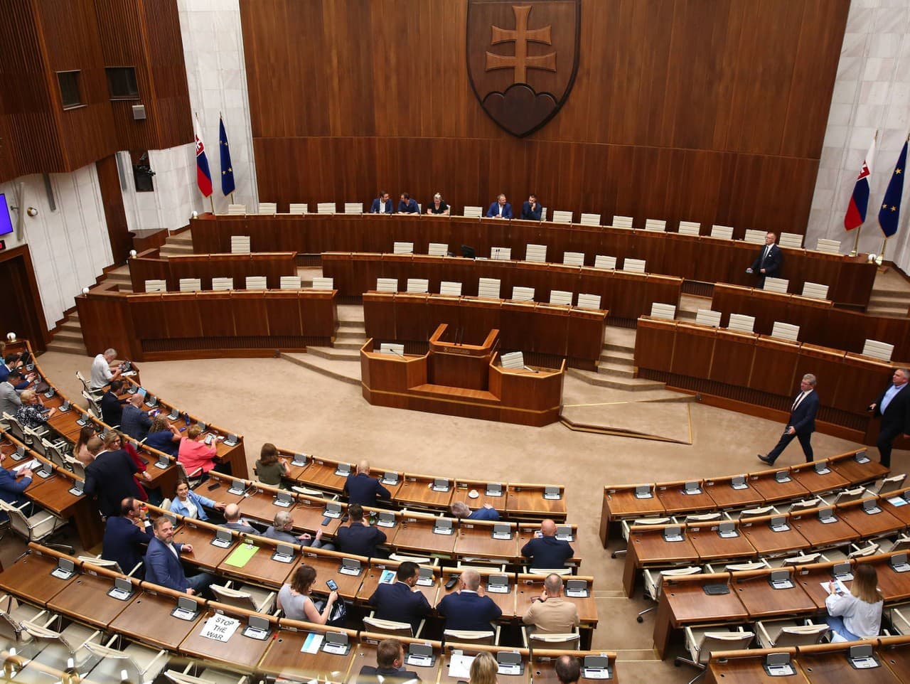 Parlament schválil lex Matovič: Nové pravidlá pre poslancov