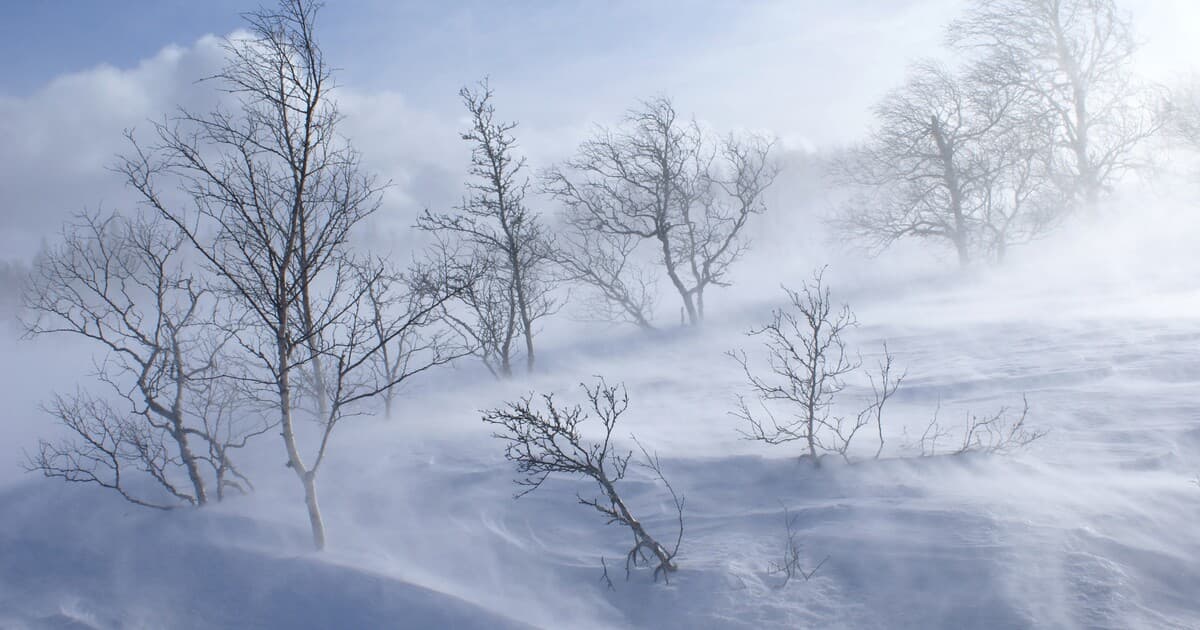 Na Slovensku očakávajú dážď a sneženie, platia výstrahy