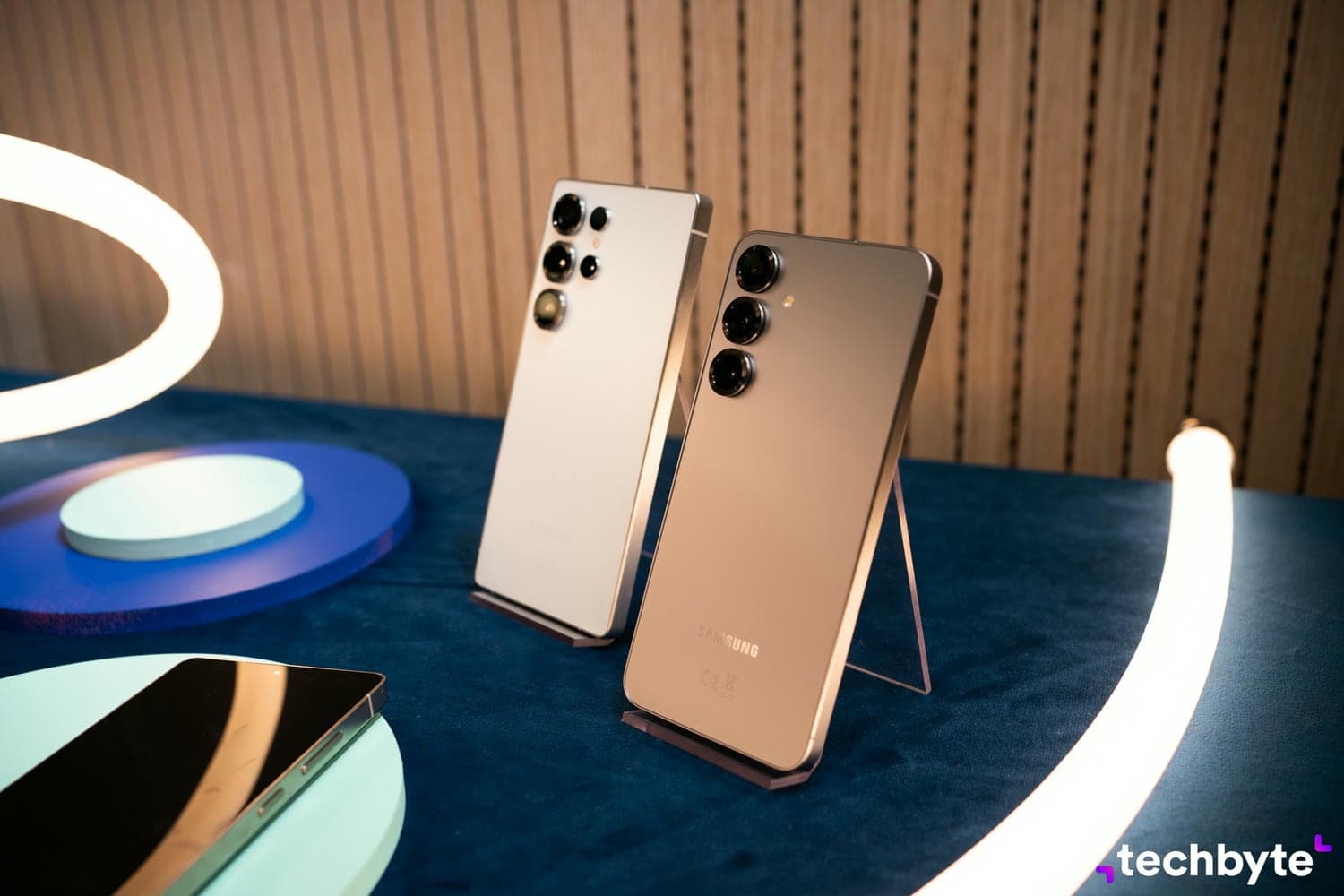 Galaxy S26 bez magnetického nabíjania: Fanúšikovia sú sklamaní