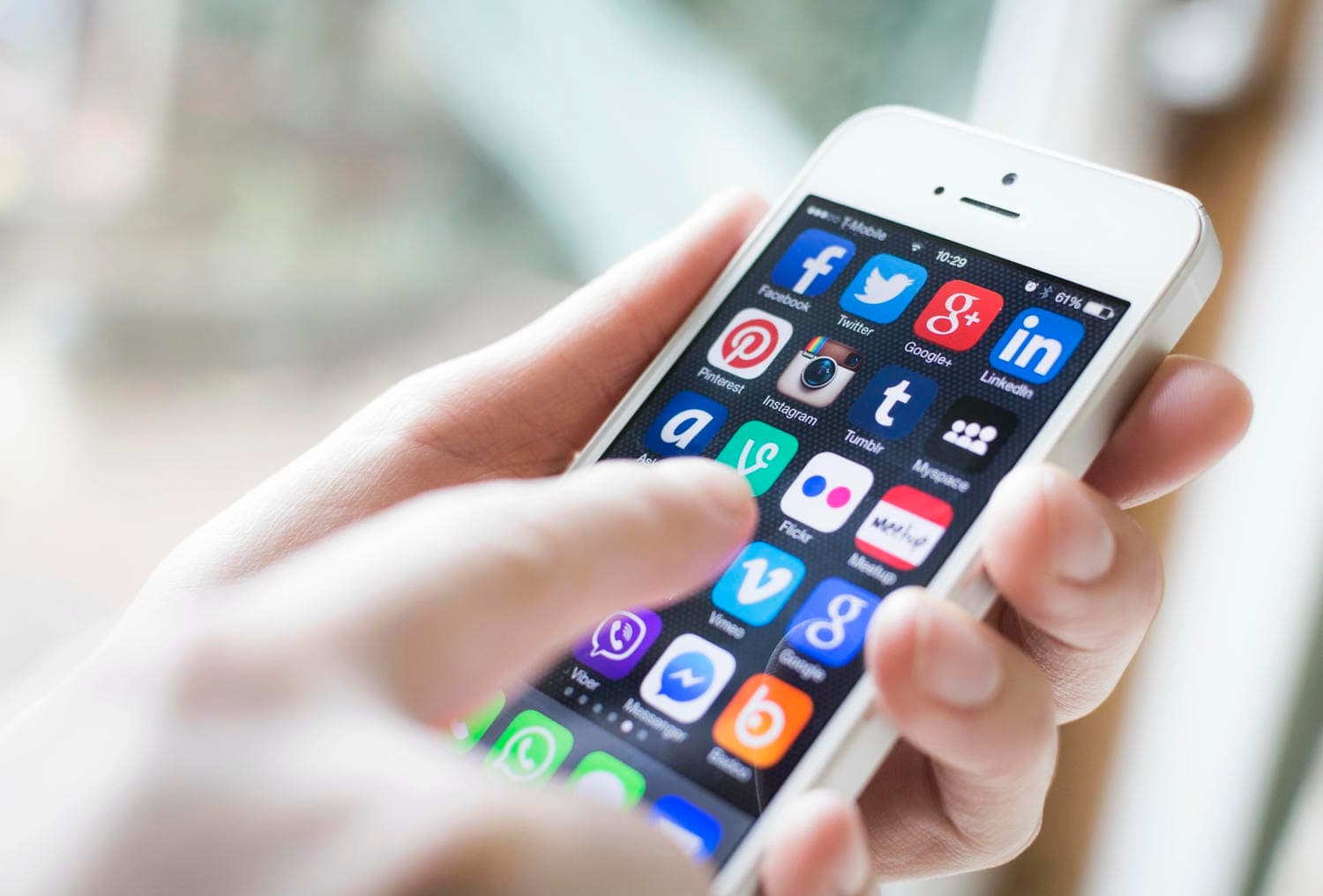 Sociálne siete: Zábava alebo nebezpečenstvo pre mladistvých?