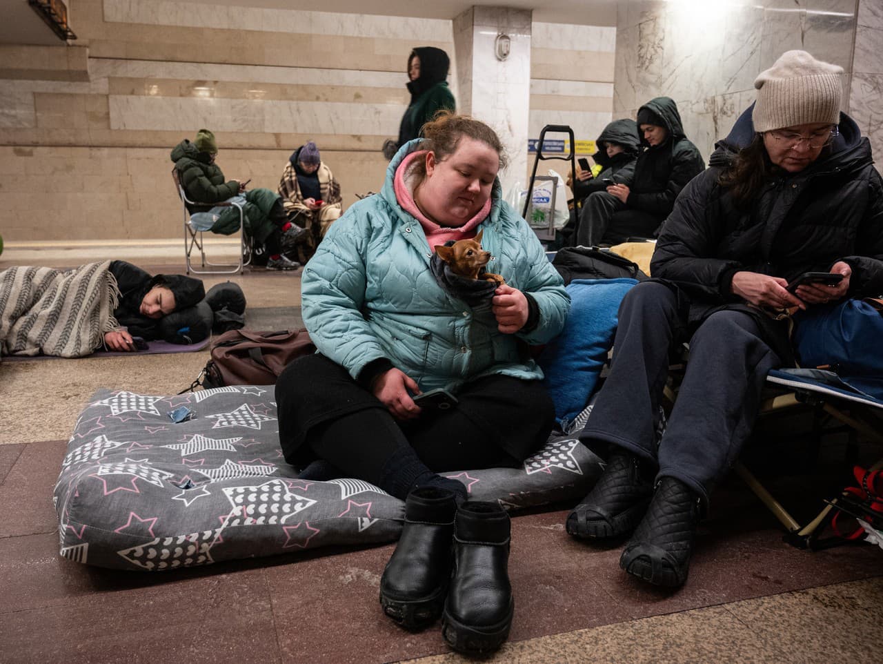 Kyjev čelí energetickej kríze: Státisíce obyvateľov utekajú pred mrazmi