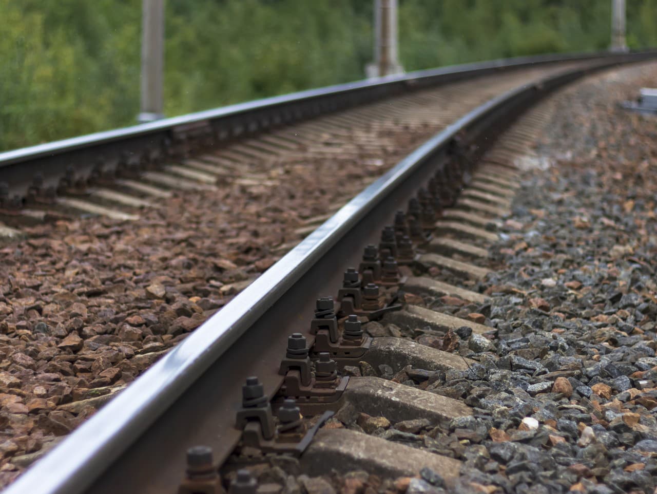 Praha čelí vážnym meškaniam vlakov kvôli krádeži káblov