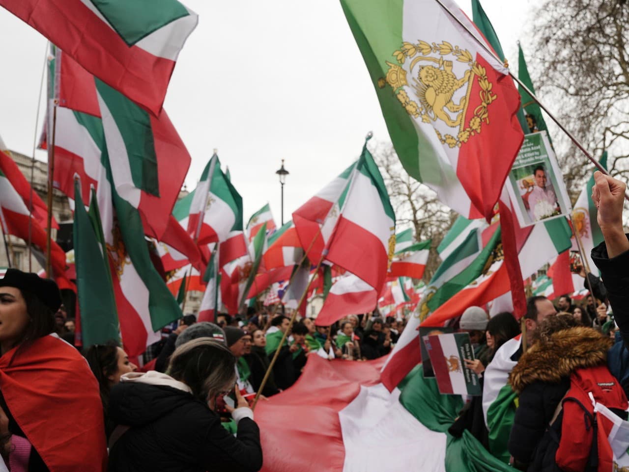 Iránske študenti protestujú, vláda varuje pred červenými čiarami